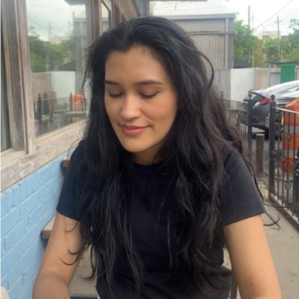 Meet your Posher, Alexia